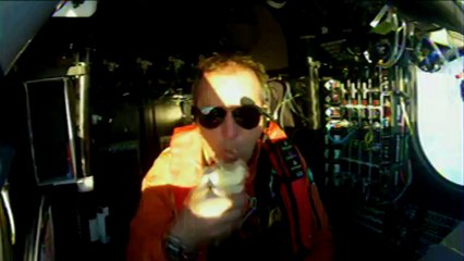 Record-breaking solar plane nears Hawaii after 'difficult' hours