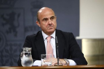 De Guindos cree que el 'no' hará todo más complicado