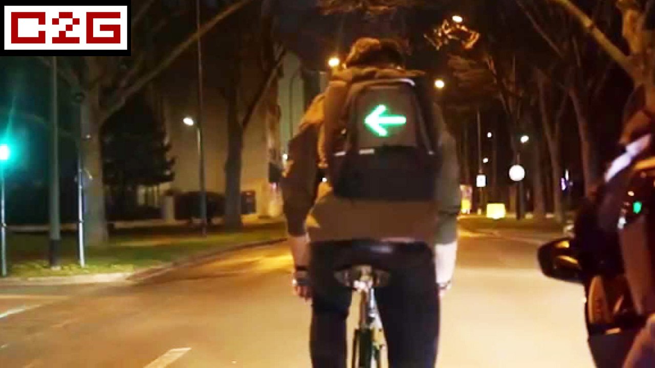 Vélo : un sac à dos avec clignotant intégré