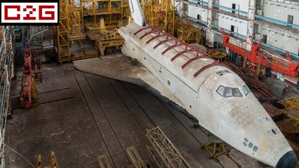 Il trouve deux navettes spatiales dans un hangar abandonné !