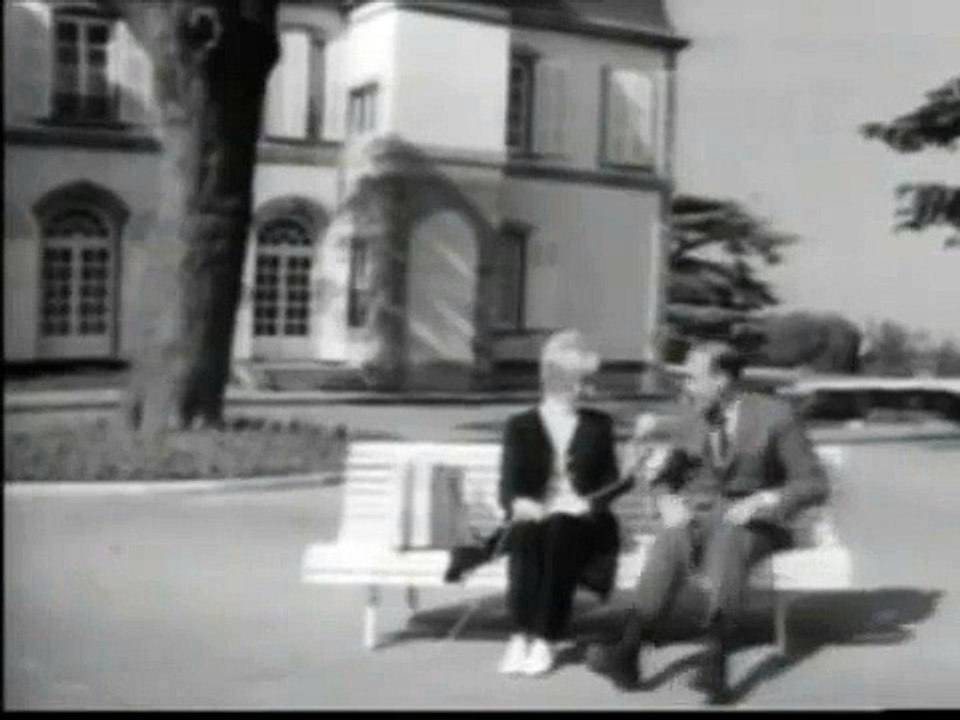 Valéry Giscard d'Estaing à l'accordéon
