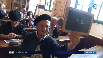 Retrouvailles émouvantes entre une institutrice de 92 ans et ses anciens élèves