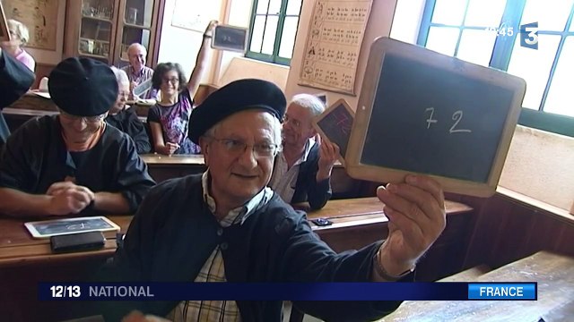 Retrouvailles émouvantes entre une institutrice de 92 ans et ses anciens élèves