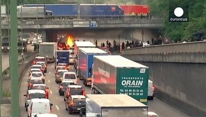شركة يوبر تعلق خدماتها في فرنسا بعد موجة الاحتجاجات التي واجهتها من قبل سائقي الطاكسي
