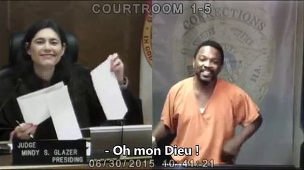 Une juge et un accusé étaient dans la même classe au collège