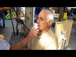 Maurice Bestagno et Jean-Louis Chauzy participent au petit Musée d'une grande Arnaque