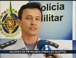 Policial rouba armas