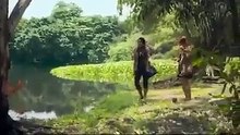 تمساح‬ يبتلع فتاة اثناء التقاط ‫ صورة‬