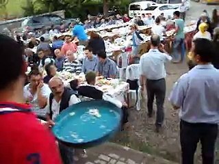 Hayırsever İşadamından İftar Yemeği…