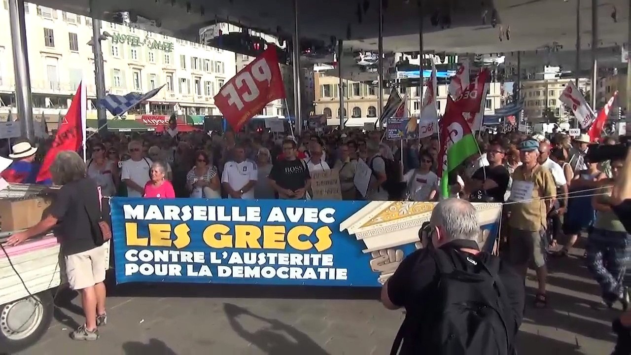 Manifestation de soutien au peuple grec au Vieux-Port de Marseille