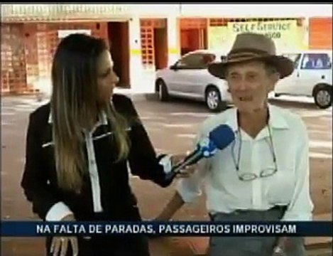 Falta paradas de ônibus