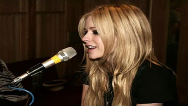 Avril Lavigne sings 'The Scientist' by Coldplay
