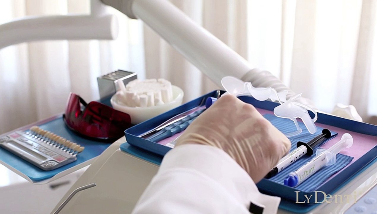 Tooth-Whitening  Zahnaufhellung Zahnbleaching Bleaching in Office-bleaching LED-Lampe LyDenti
