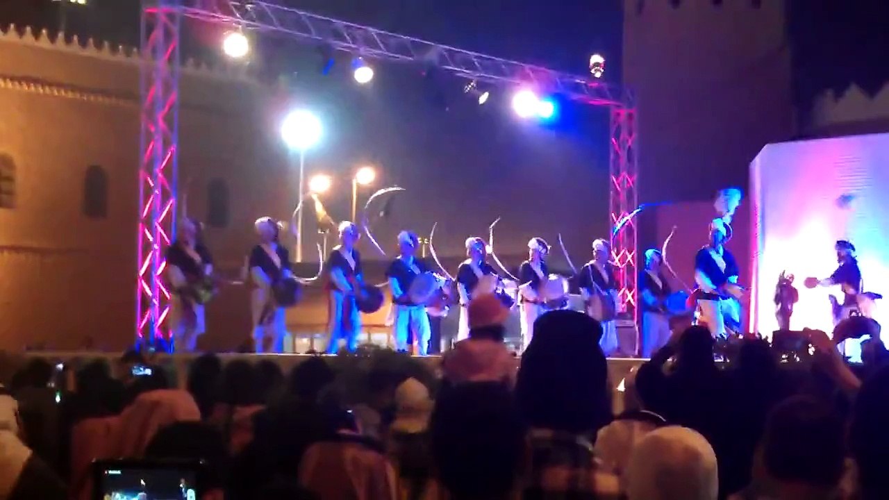 استعراض رقص كوري في الجنادريه اخر يوم الجمعه  2