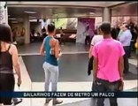 Bailarinos no metrô