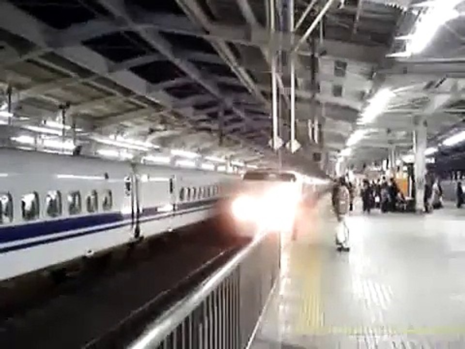 東海道新幹線新大阪駅着発ラッシュ
