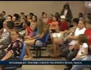 Pacientes fazem tumulto em hospital