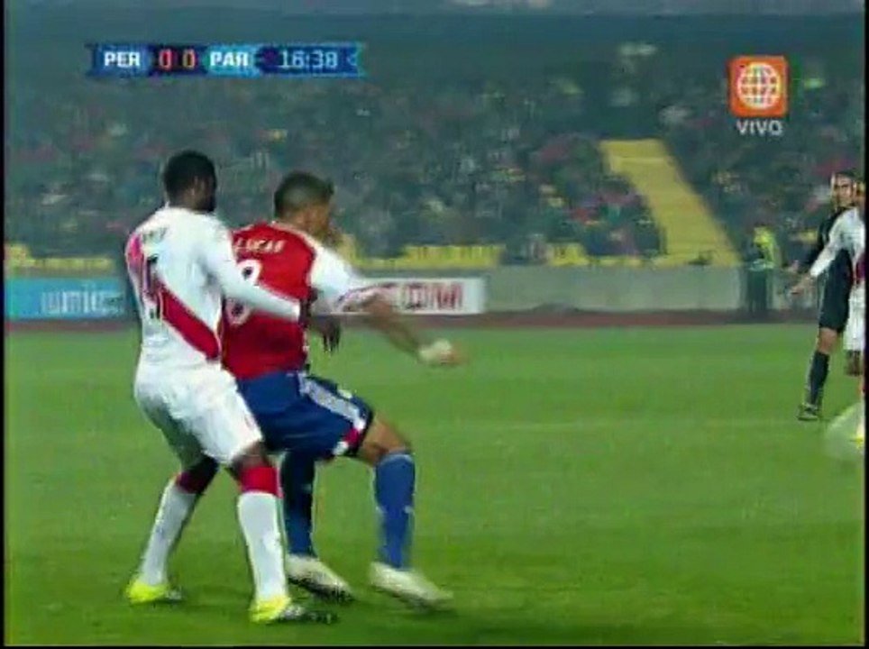 Perú vs. Paraguay: paraguayo casi realiza el blooper de la Copa (VIDEO)