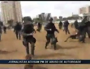 Jornalistas acusam PMs de agressão