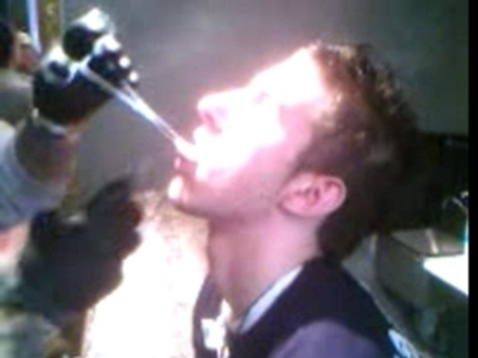 la c'est thomas qui se fait percer !!!!!