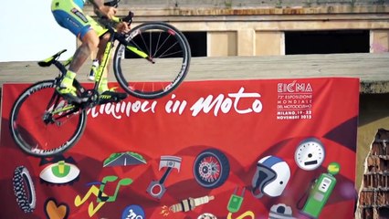 Il fait du Freestyle avec un vélo de route