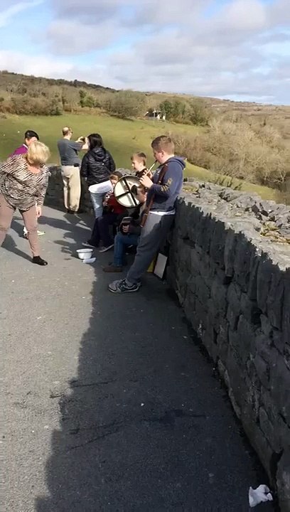 Children playing Irish music