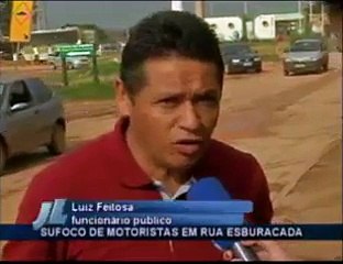 Rua esburacada em Ceilândia