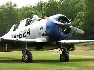 Warbird radial engine start: NA Mosquito aircraft (T-6 varia