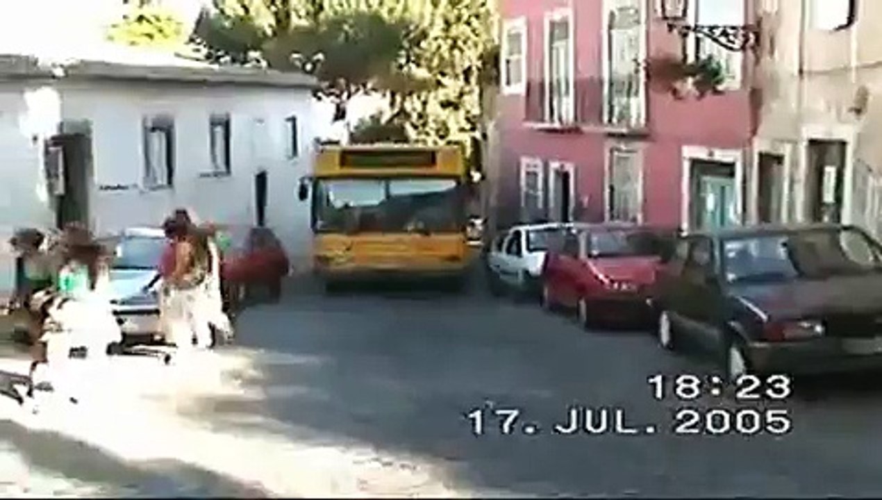 Portugal: Lissabon Altstadt mit legendärer Oldtimer Tram 28