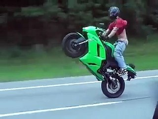 Crazy Kawasaki ZX-6R Wheelie