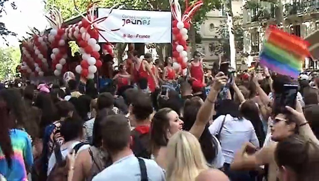 MARCHE DESFIERTES  PARIS    GAY PRIDE  n3