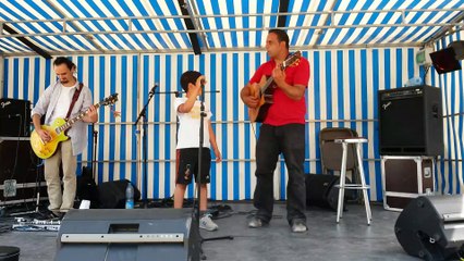 Féria de la petite Espagne à la Plaine : concert père et fils improvisé...