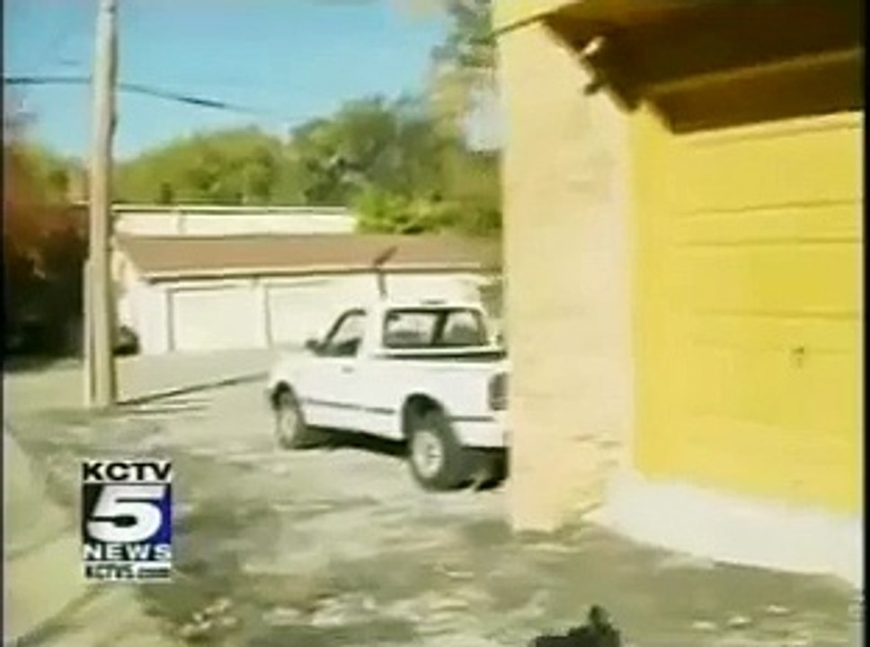 1 Criminal 5 Cops - Criminal Wins