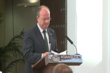 Monago es abucheado en la investidura de Vara