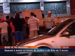 Bebê vê pai morrer