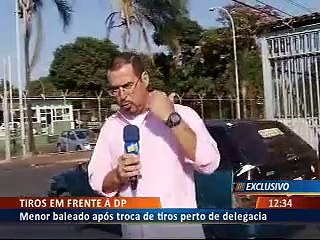 Tiros em frente à DP