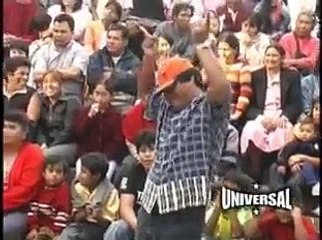 El Cholo Cirilo Tocando junto al Arpa