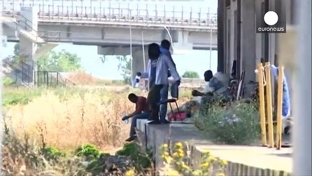 Італія: врятовані у морі мігранти змушені жити просто неба