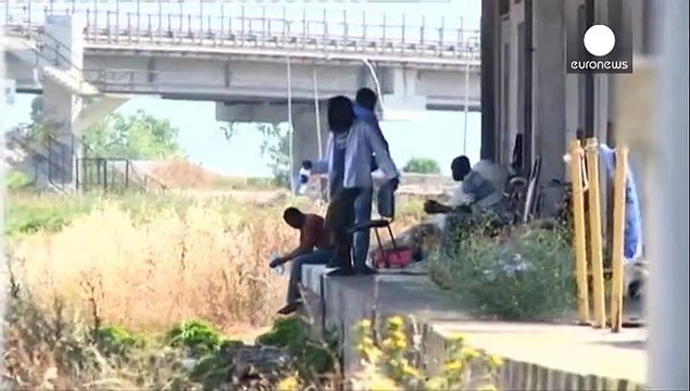 Ιταλία: Μετανάστες έστησαν «χωριό» μέσα σε σιδηροδρομικό σταθμό