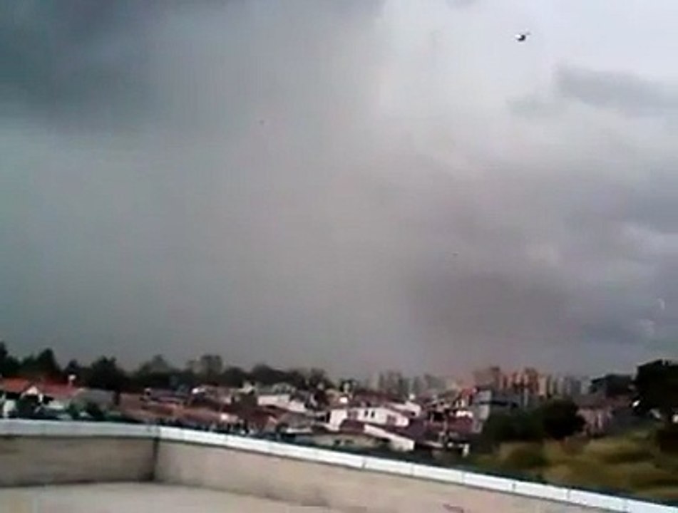 Huracan  O Tornado  en san cristobal- Venezuela