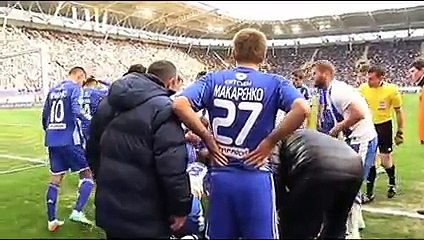 ممنوع على القلوب الضعيفة لاعب يبلع لسانو ويمنعوا لاعب منافس