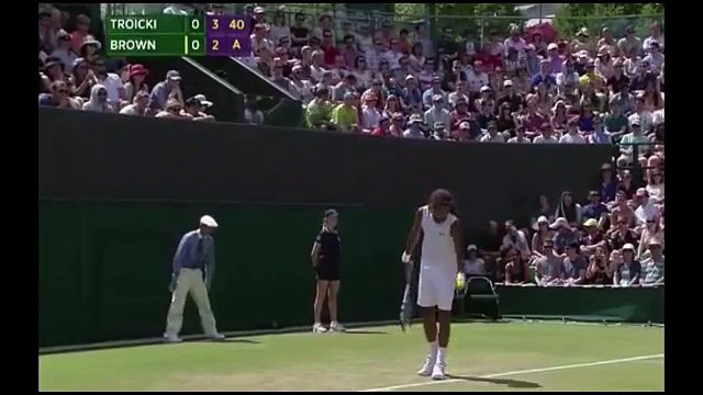 Double volée gagnante de Dustin Brown (Wimbledon)