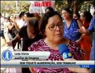 Funcionários da limpeza em greve