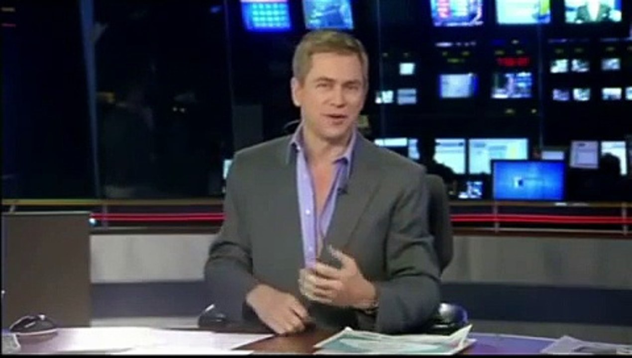 Pat Kiernan summarizes "Man Cleavage" story on NY1