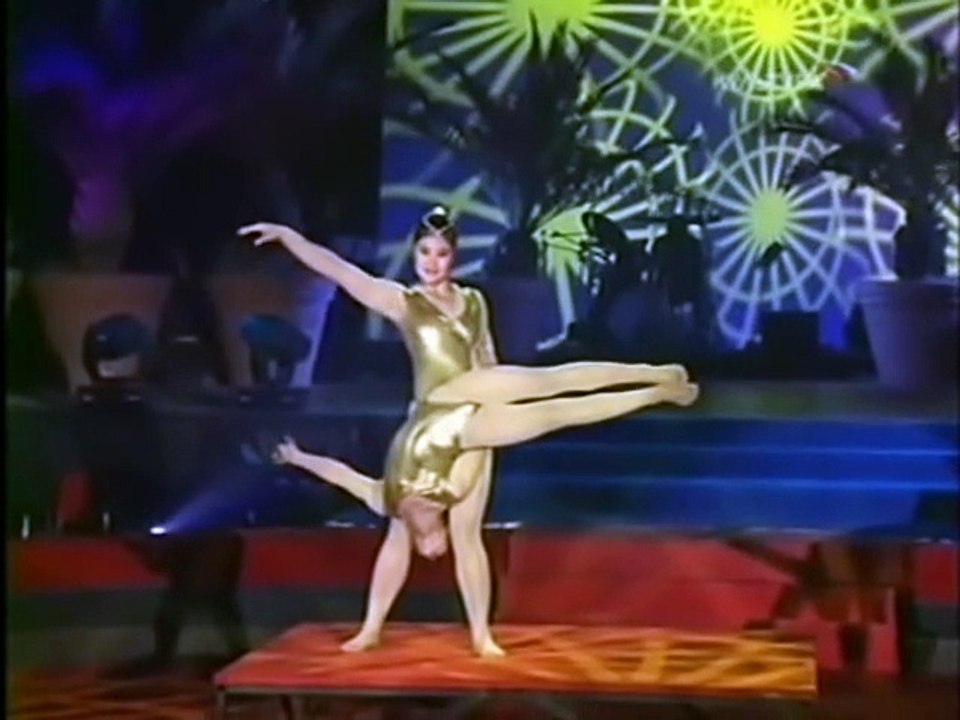 China Circus Women Acrobats Hand To Hand Amazing Video