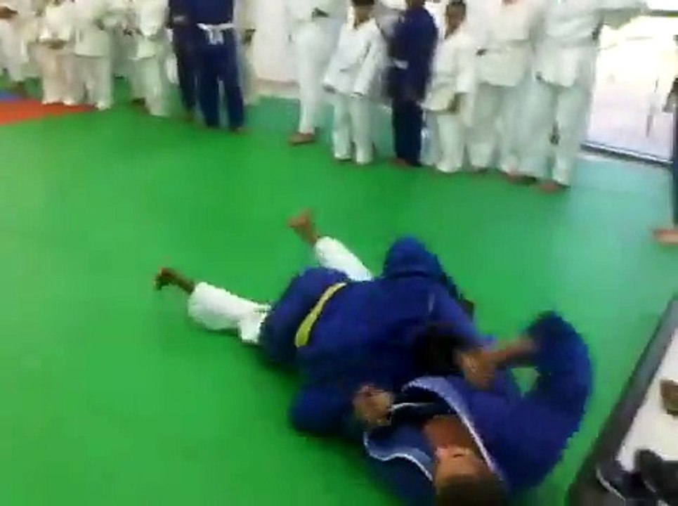 مدرب غوص يتحرش بلاعب جودو.3GP