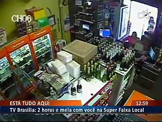 Furto de jogos de cadeiras e mesas