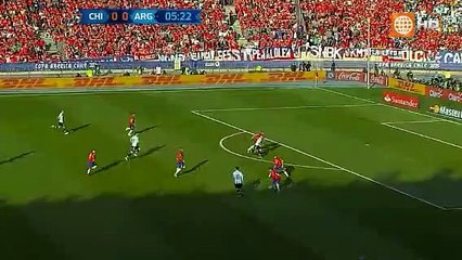 Aguero amazing chance Argentina 0-0 Chile