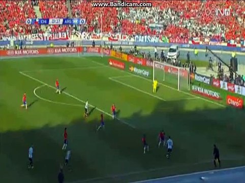 Arturo Vidal Great chance Chile vs Argentina Copa America 2015