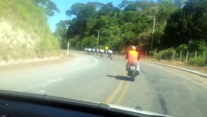 Vídeo mostra queda de médico que morreu após prova de ciclismo